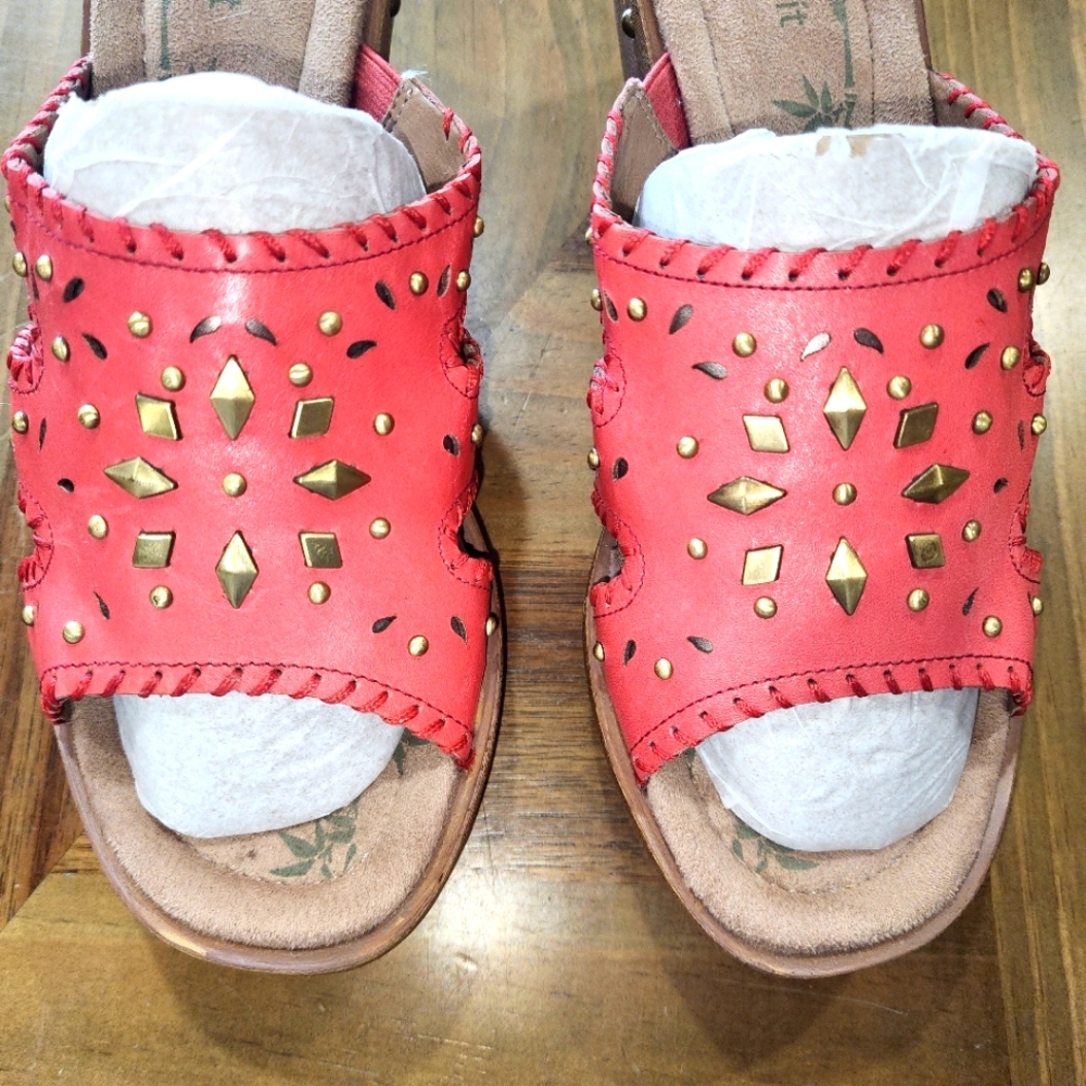 Easy Spirit Sandals. Size 9 Color: Coral.